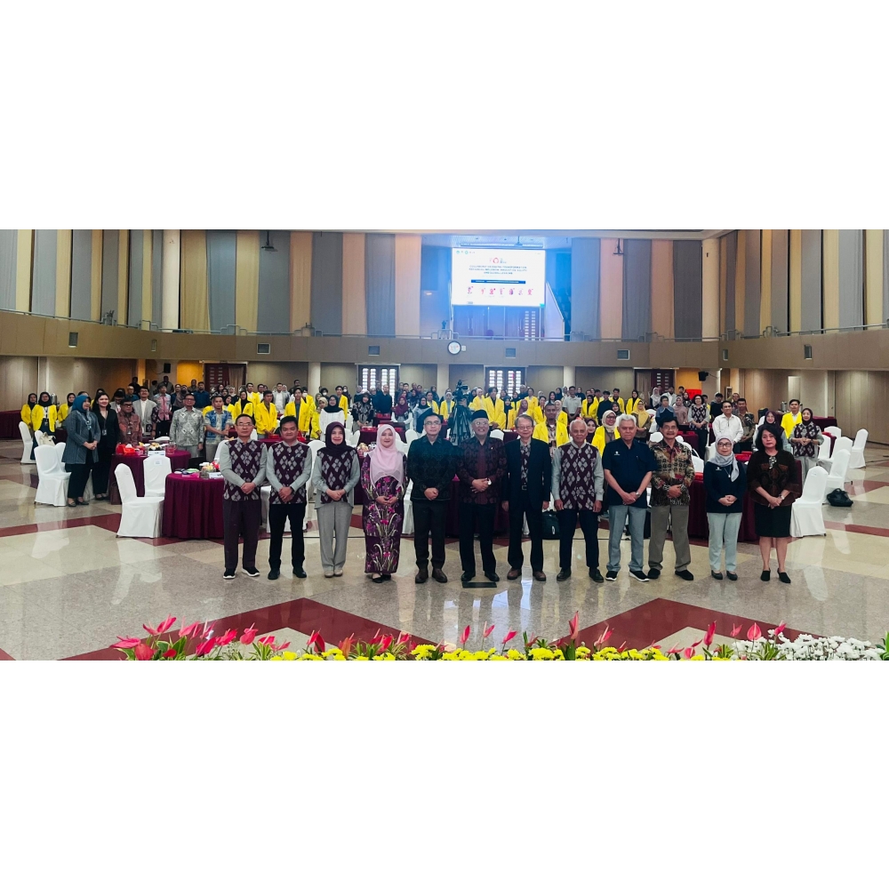 劉代洋董事長與馬來西亞理科大學 (USM) 和印尼穆拉瓦爾曼大學 (Mulawarman University) 學者合影